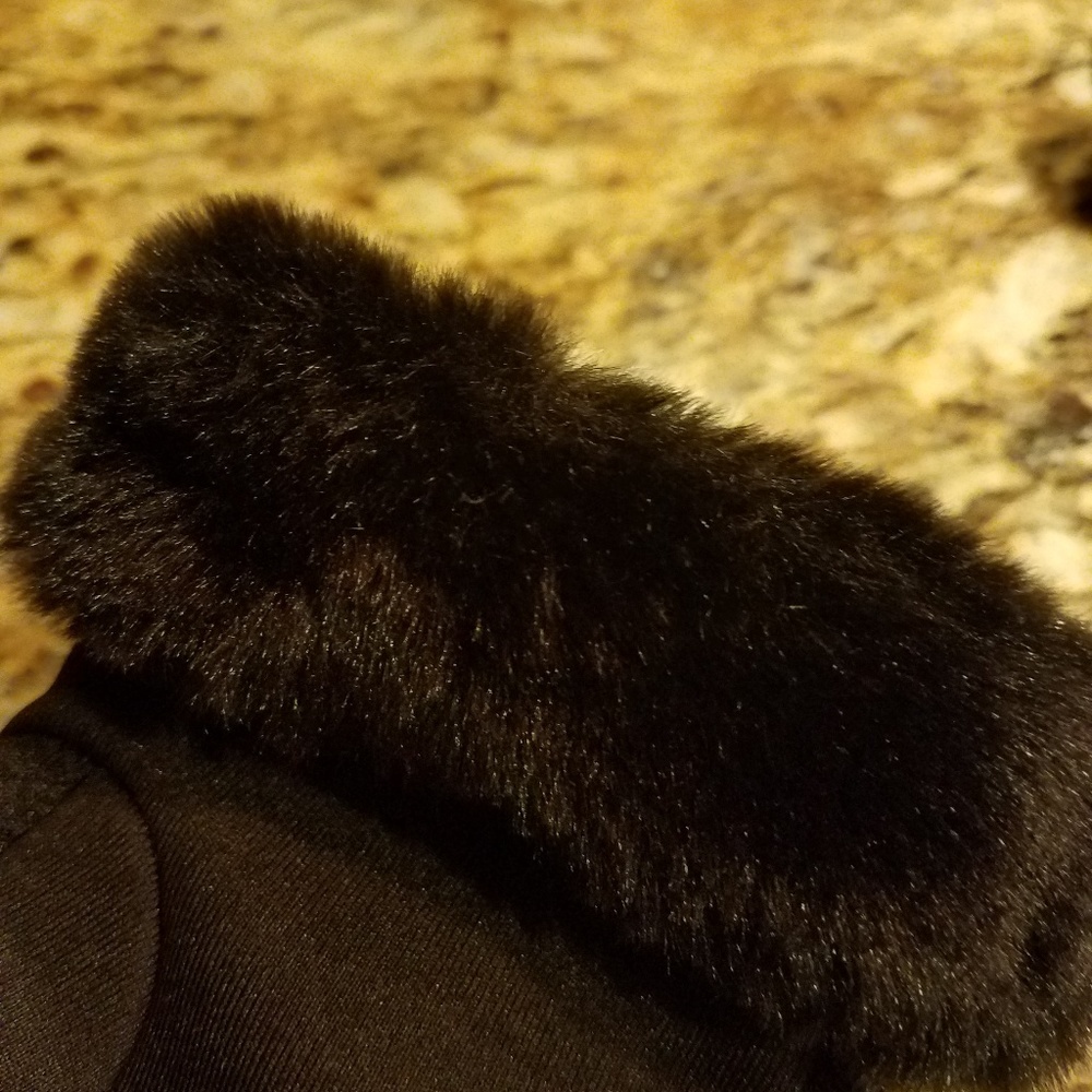 *Black Gloves w/Faux Fur - Picture 5 of 7